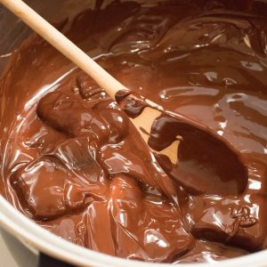 Faire fondre du chocolat au bain-marie juin 2023 tronche de cake